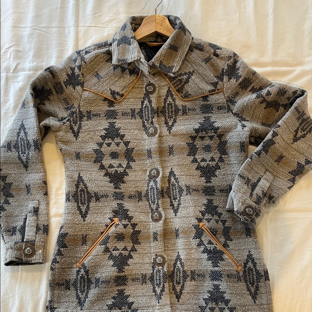 Women's Geometric Pattern fleece Jacket - Gray and Brown